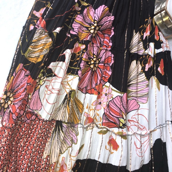 Magic Floral Maxi Dress - Black and Pink - Picture 4 of 10